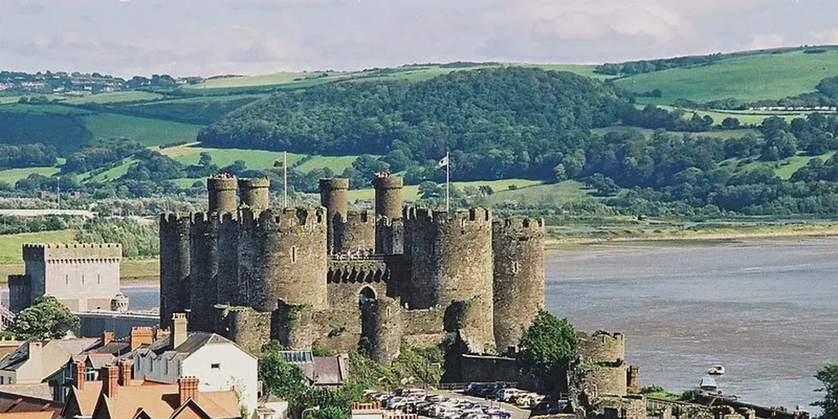 /images/tich/Conwy_Castle,_Conwy_-_geograph.org.uk_-_2485295.webp