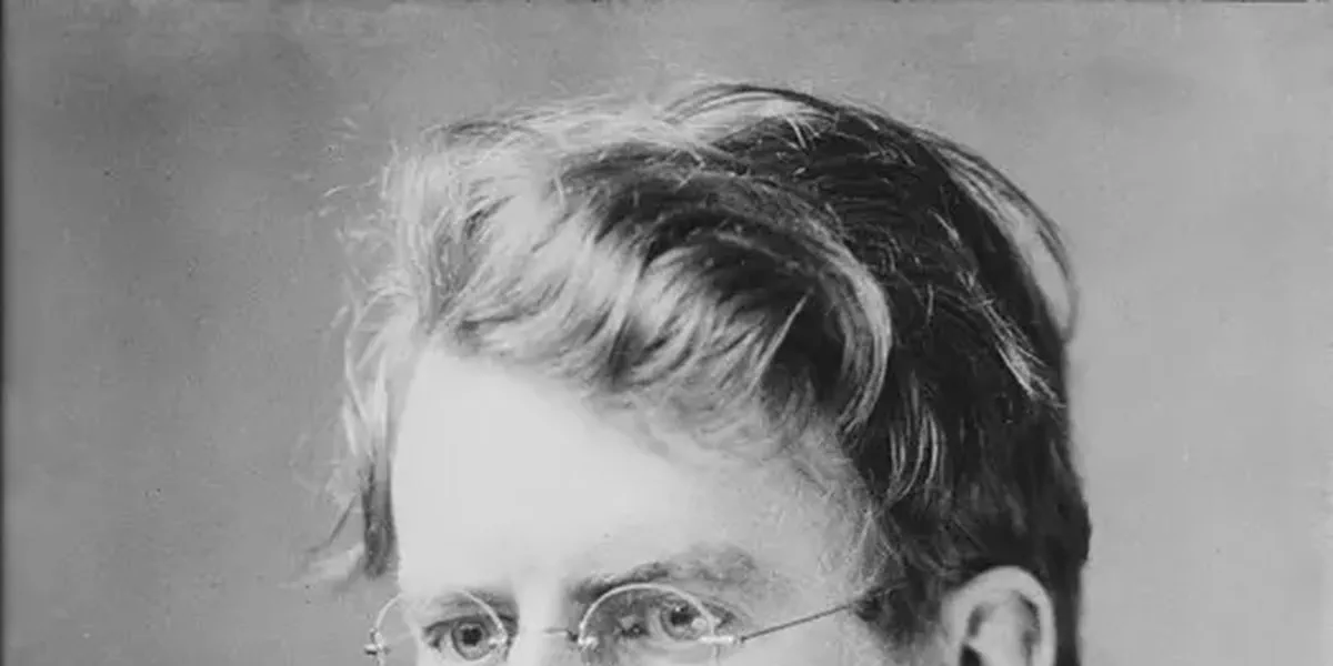 /images/tich/John_Logie_Baird_in_1917.webp