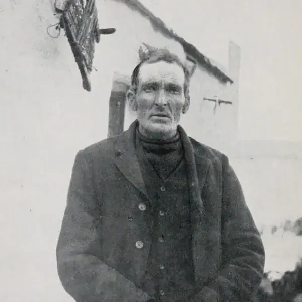Tomas O Criomthain, Irish author of An t-Oileanach (The Islandman), died