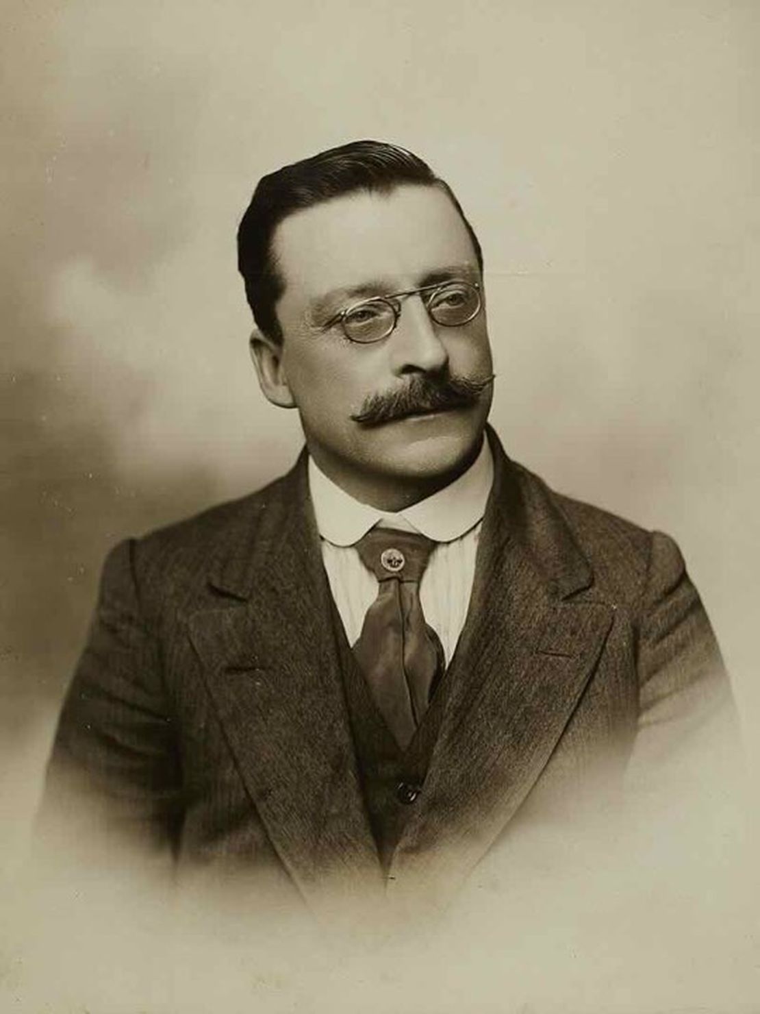 Arthur Griffith and his ministers assume seat of government at Dublin Castle