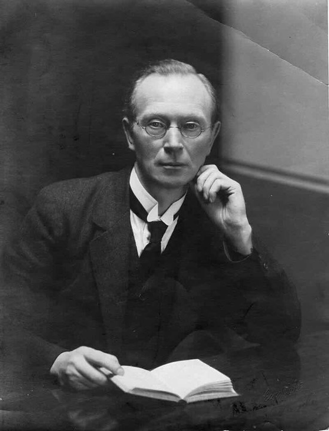 Eoin MacNeill, resigns from the Boundary Commission