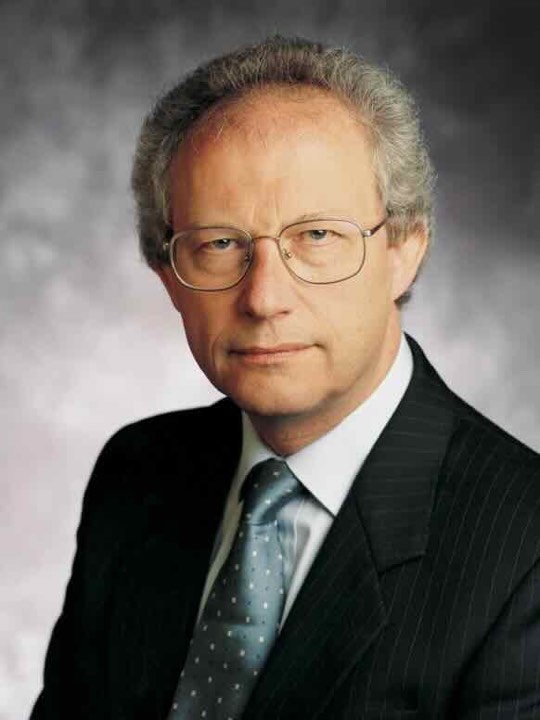 Henry McLeish resigned as Scotlands First Minister