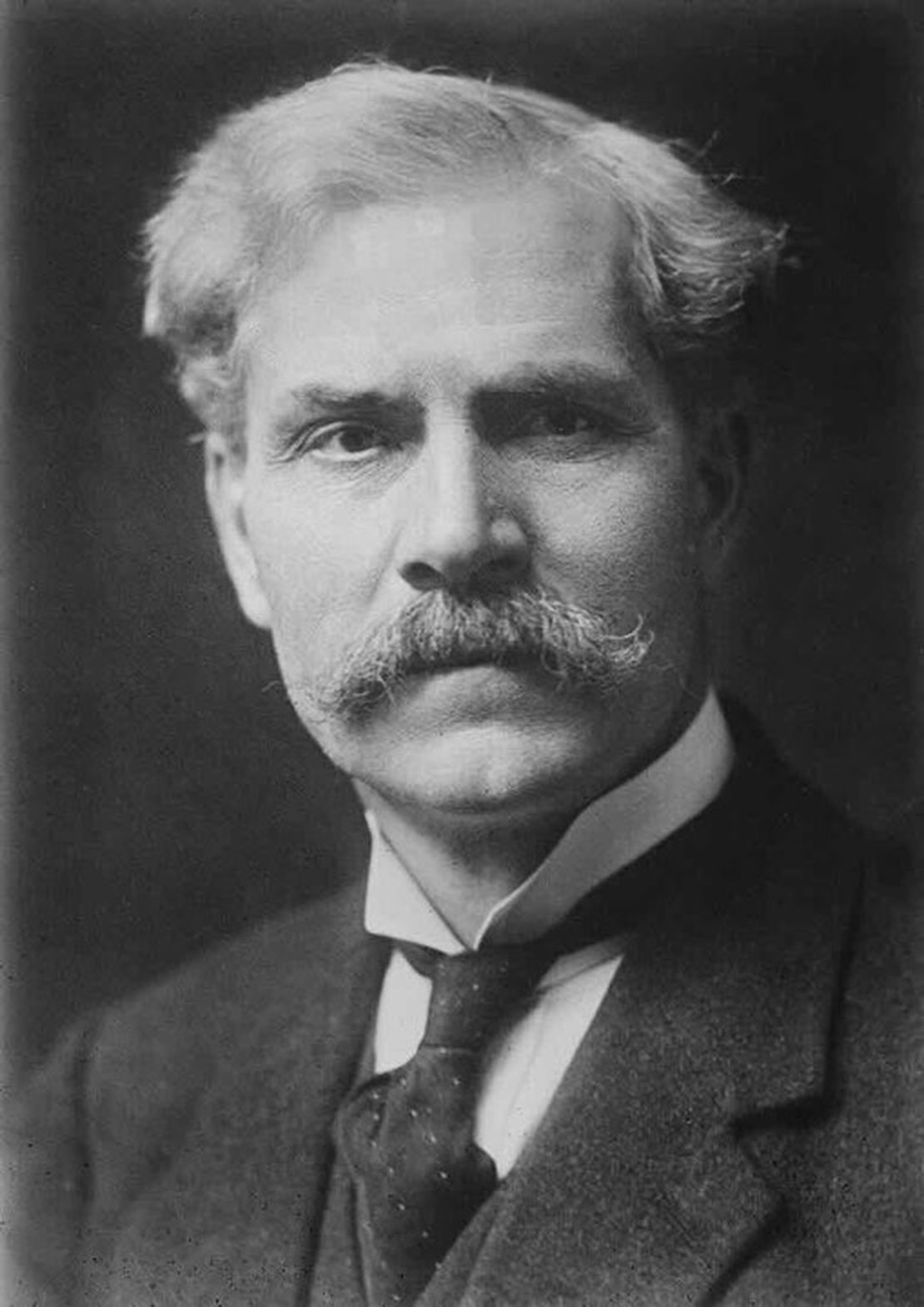 Ramsay MacDonald, first UK Labour Prime Minister, died aboard Reina del Pacifico