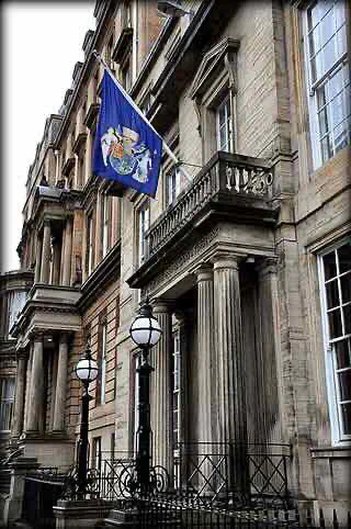 Royal Faculty of Physicians and Surgeons of Glasgow granted its charter by King James VI